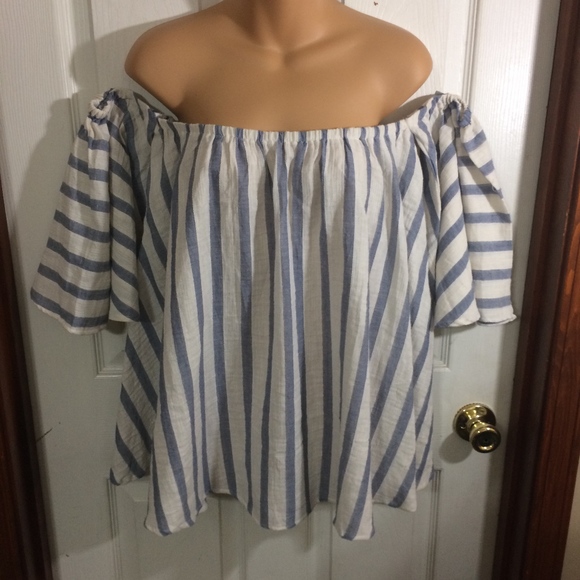 Modern Vintage Tops - Modern Vintage off Shoulder Top
